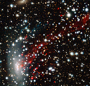Vue réalisée par MUSE de la pression dynamique qui s'exerce sur la galaxie ESO 137-001