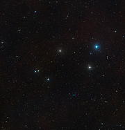 O céu em torno da galáxia ativa Markarian 1018