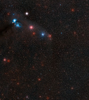 Imagem de grande angular do céu em torno da ténue estrela de neutrões RX J1856.5-3754