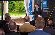 Christoph Fark addresses participants at the ELT M1 contracts signing ceremony