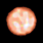 La superficie de la estrella gigante roja π1 Gruis vista con el instrumento PIONIER del VLT