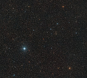 Panoramica del cielo intorno alla stella di Barnard: è evidente lo spostamento