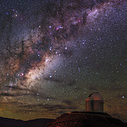 Resplandor de la Vía Láctea sobre La Silla