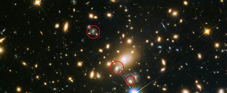 Das vergangene, gegenwärtige und zukünftige Erscheinen der Refsdal-Supernova