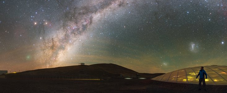 Paranal sky with comet
