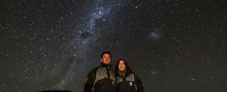 Das dänische Kronprinzenpaar bewundert den Nachthimmel über dem Paranal-Observatorium der ESO