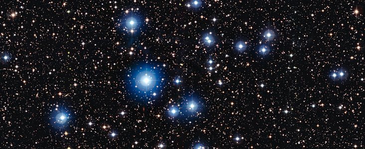 Junge Sterne im offenen Sternhaufen NGC 2547