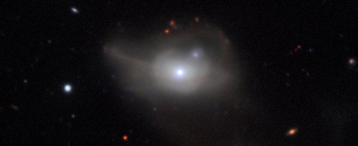 A galáxia ativa Markarian 1018