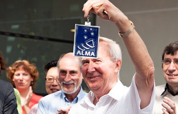 ALMA Director Receives Instrumentation Award