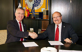 ESO y el Instituto de Astrofísica de Canarias firman acuerdo de colaboración para avances en materia de óptica adaptativa