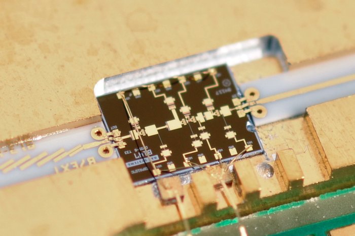 Custom power amplifier chip voor een ALMA Warm Cartridge Assembly