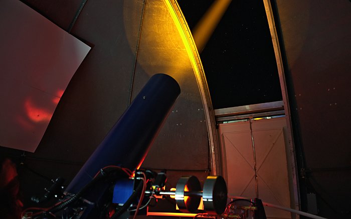 Testowanie systemów laserowej gwiazdy porównania na Teneryfie