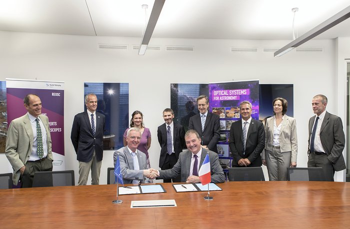 Die ESO unterzeichnet den Vertrag mit Reosc über die M4-Schalenspiegel für das E-ELT