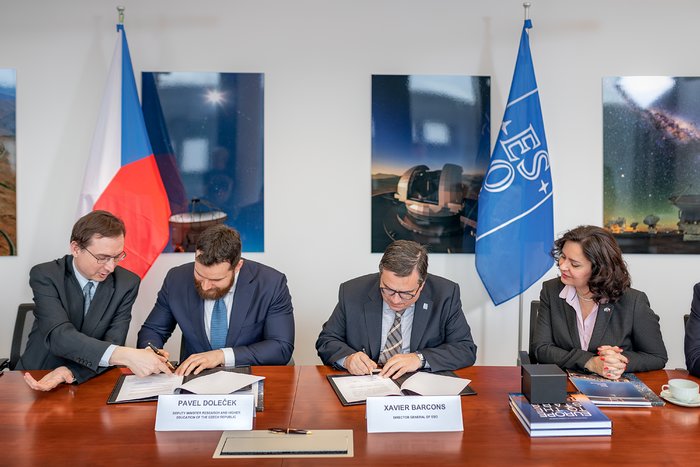O ESO e a República Checa assinam acordo para programa de formação