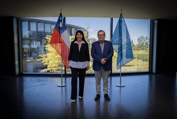 La Ministra Lincolao y el Director General de ESO Barcons durante una visita a la sede central de ESO