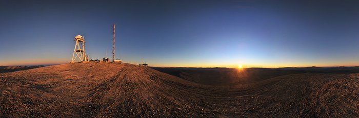 Cerro Armazones bei Sonnenuntergang