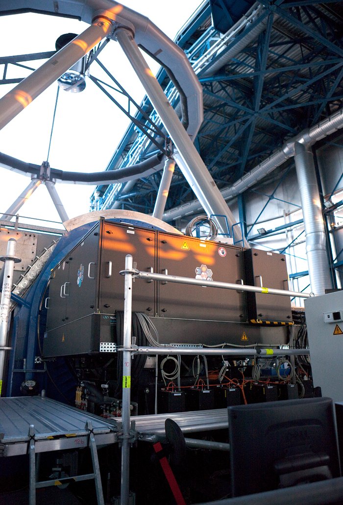 The Active Phasing Experiment (APE) installed on the VLT
