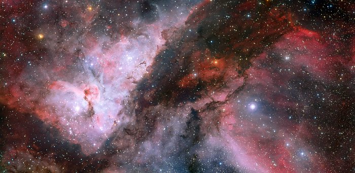 Panorâmica das regiões WR 22 e Eta Carina na Nebulosa Carina