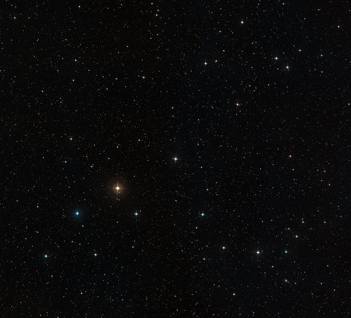 Imagen de campo amplio alrededor de la estrella HD 10180