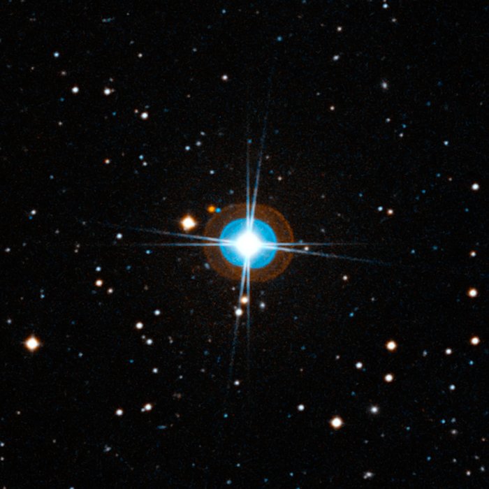 Visión cercana del cielo alrededor de la estrella HD 10180