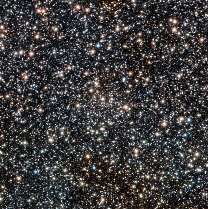 Imagen de VISTA del recién descubierto cúmulo globular VVV CL003 más allá del centro galáctico