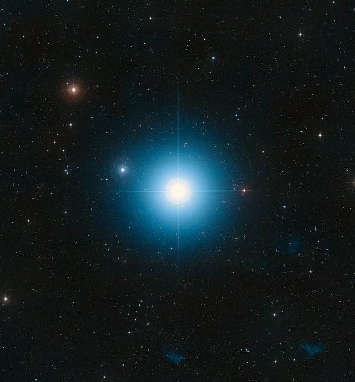 De hemel rond de heldere ster Fomalhaut in het sterrenbeeld Zuidervis