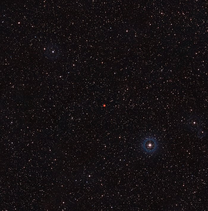Visión de amplio campo del cielo que rodea a la nebulosa planetaria Fleming 1