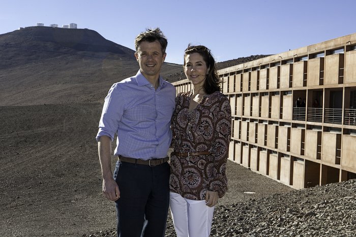Het kroonprinselijk paar van Denemarken tijdens hun bezoek aan de ESO-sterrenwacht op Paranal