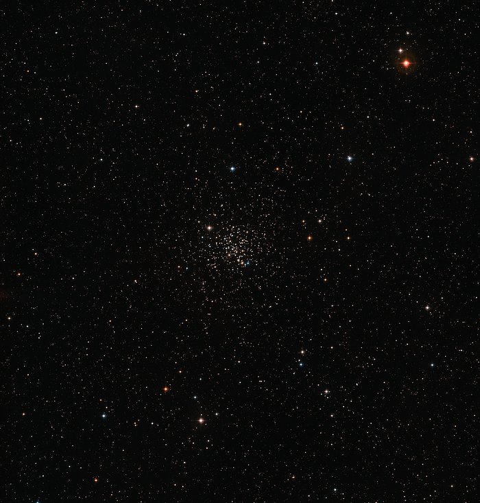 Laajan näkökentän näkymä avoimesta tähtijoukosta Messier 67