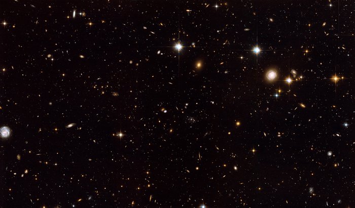 La Galaxie de la Toile d'Araignée et ses proches voisines (plein format ACS) 