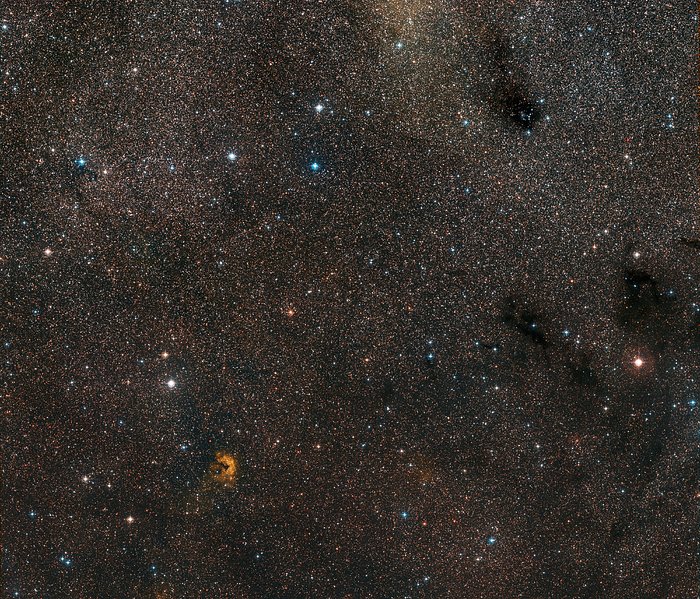 Visión de amplio campo del cielo que rodea a la Nova Vul 1670 