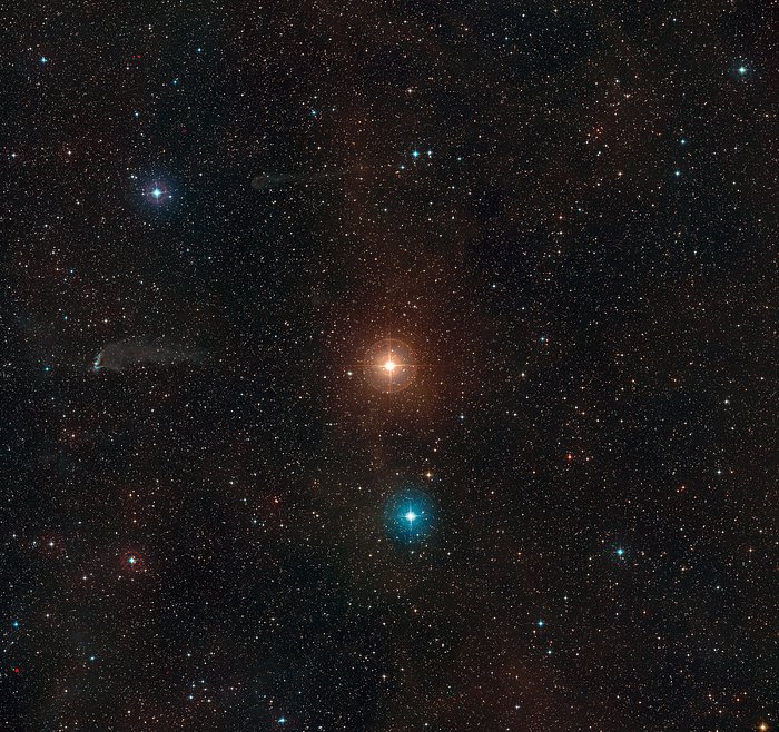 Weitwinkelaufnahme der Himmelsregion um den Roten Riesenstern L2 Puppis