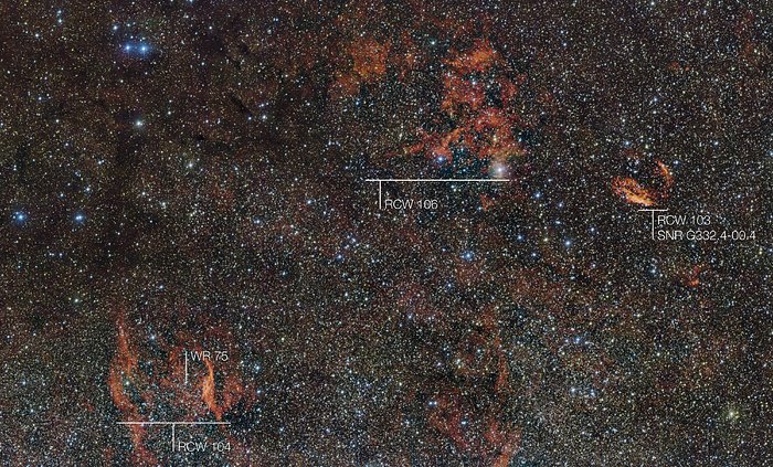 El cielo alrededor de la región de formación estelar RCW 106 (con anotaciones).