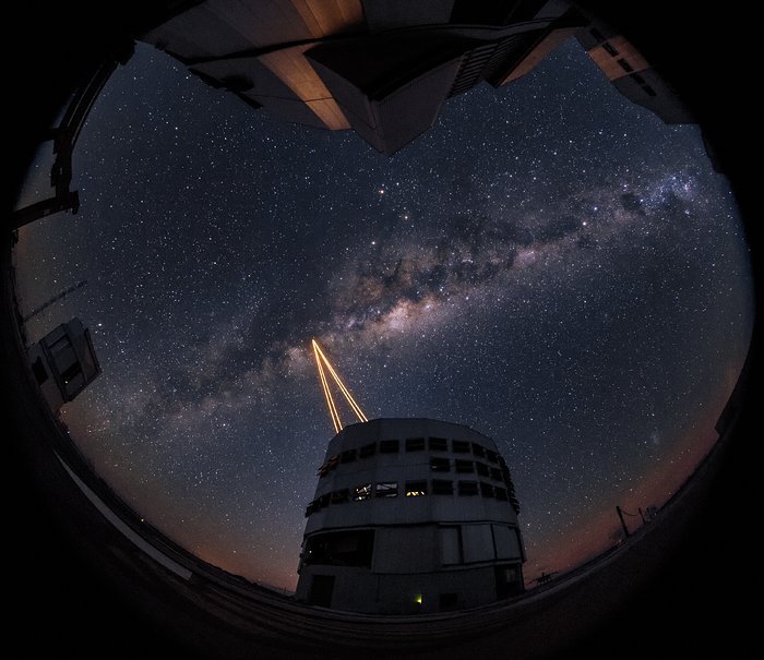 Prima luce all'Osservatorio del Paranal per il sistema di stelle guida laser più potente al mondo