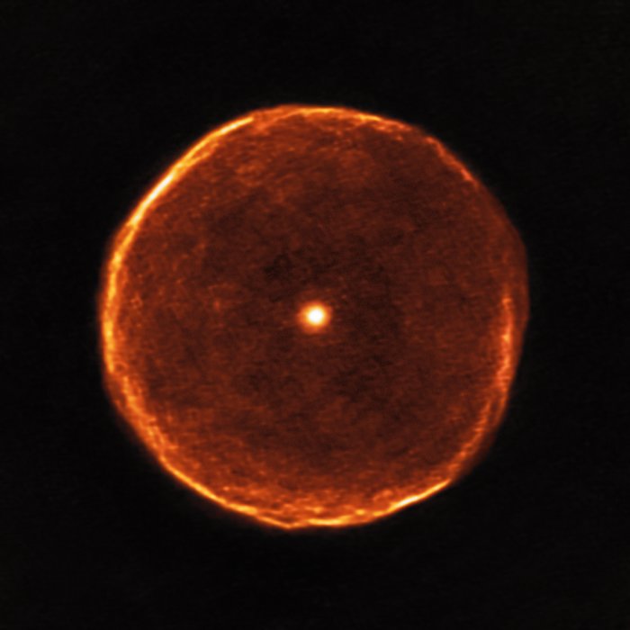 Fin boble af udspyet stof omkring den kølige røde stjerne U Antliae