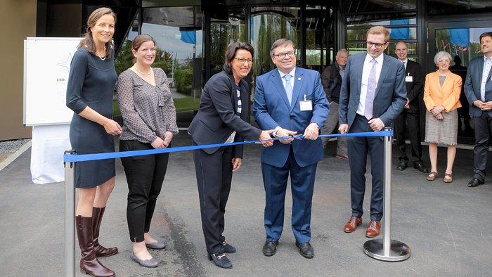 ESO Supernova invigs: en ny supernova lyser över München