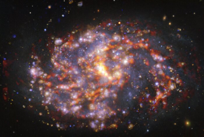 Galaxie NGC 1087 na snímku VLT/MUSE a ALMA v různých vlnových délkách