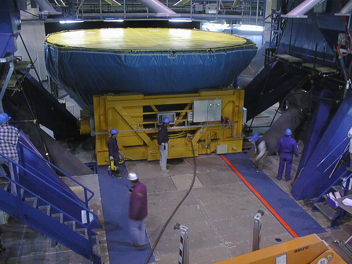 Specchio installato sulla prima unità telescopica del VLT