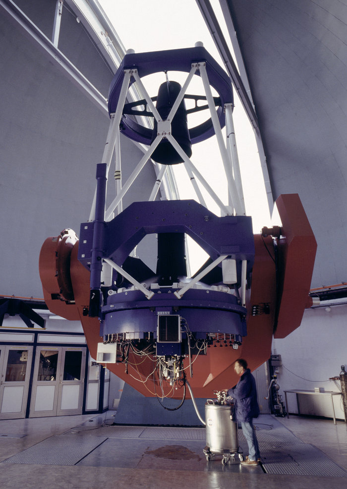 MPG/ESO 2.2-metre telescope - daytime view