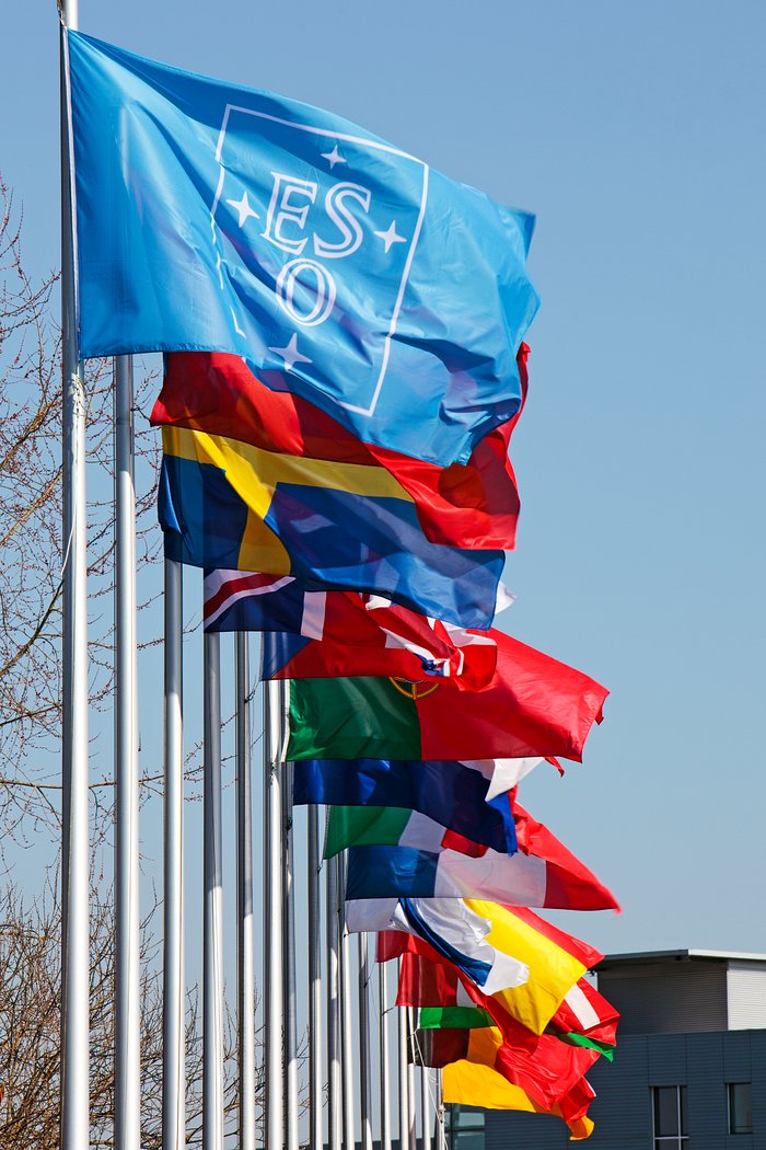 Bandeiras na Sede do ESO