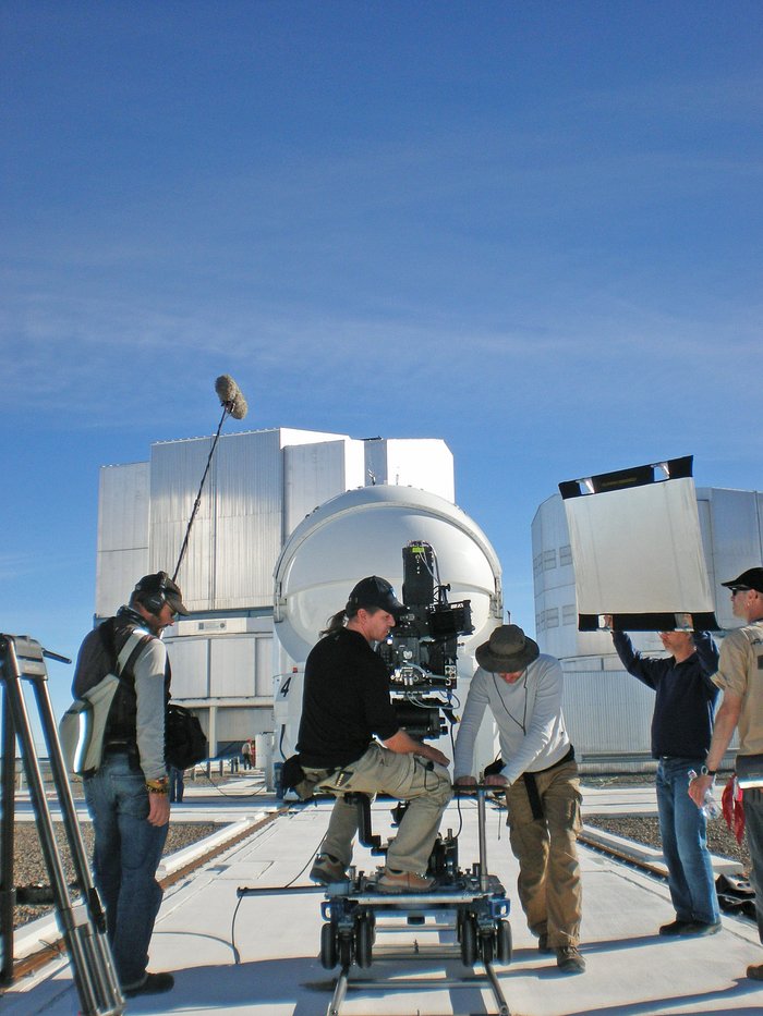 Filming the VLT Auxiliary Telescopes, 2009