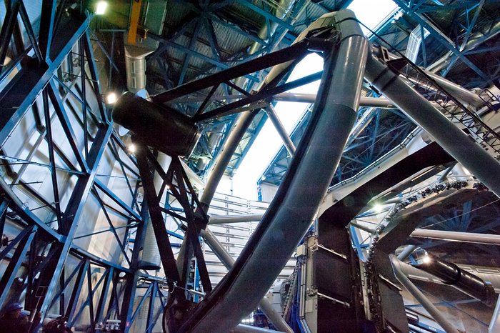 One of the four Unit Telescopes of the VLT in its dome