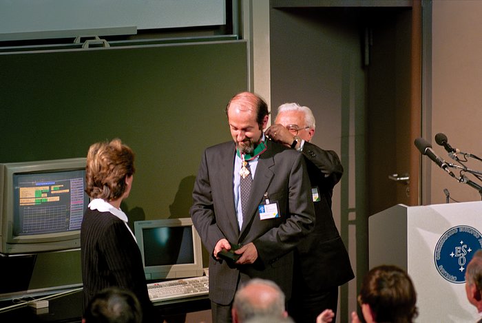 Massimo Tarenghi receiving the Italian Medal