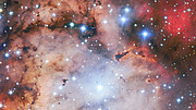 Panorera längs med NGC 2467