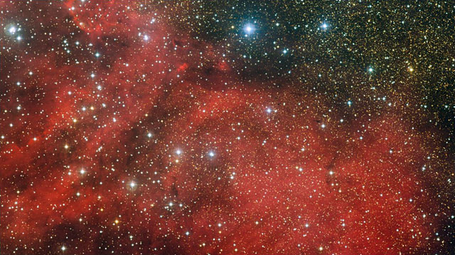 Zwenken langs het gebied van de sterrenhoop NGC 6604