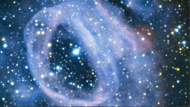 Panorera över den nya bilden av NGC 2014 och NGC 2020