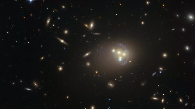 Vista di Hubble dell'ammasso di galassie Abell 3827