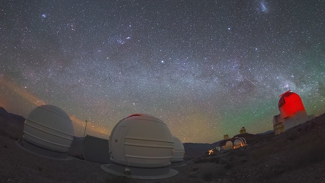 Séquence vidéo accélérée du chasseur d’exoplanètes ExTrA à La Silla