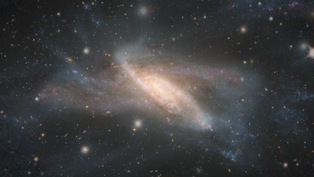 ESOCast 177 Light: Uma joia galáctica (4K UHD)