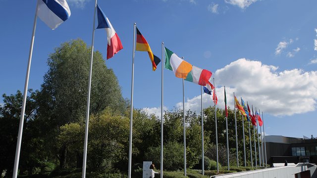 Die irische Flagge wird am ESO-Hauptsitz gehisst